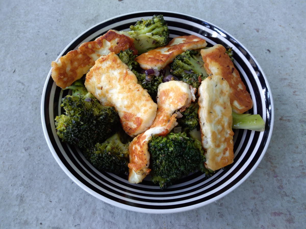 Broccoli med stegt Halloumi ost
